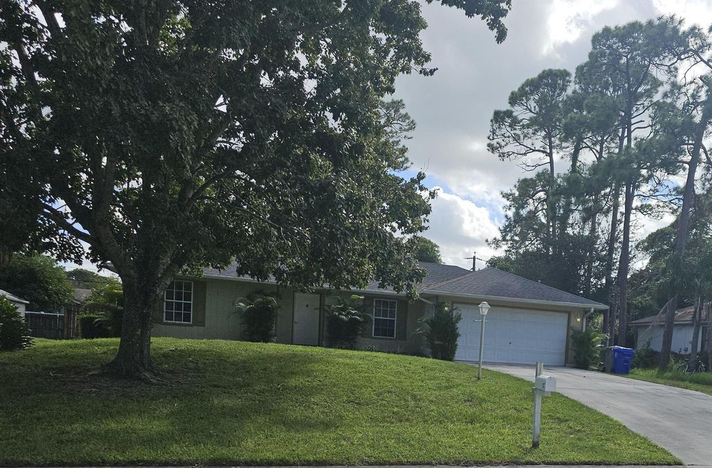 Photo of 741 17th Lane SW, Vero Beach, FL 32962 (MLS # R11128952)
