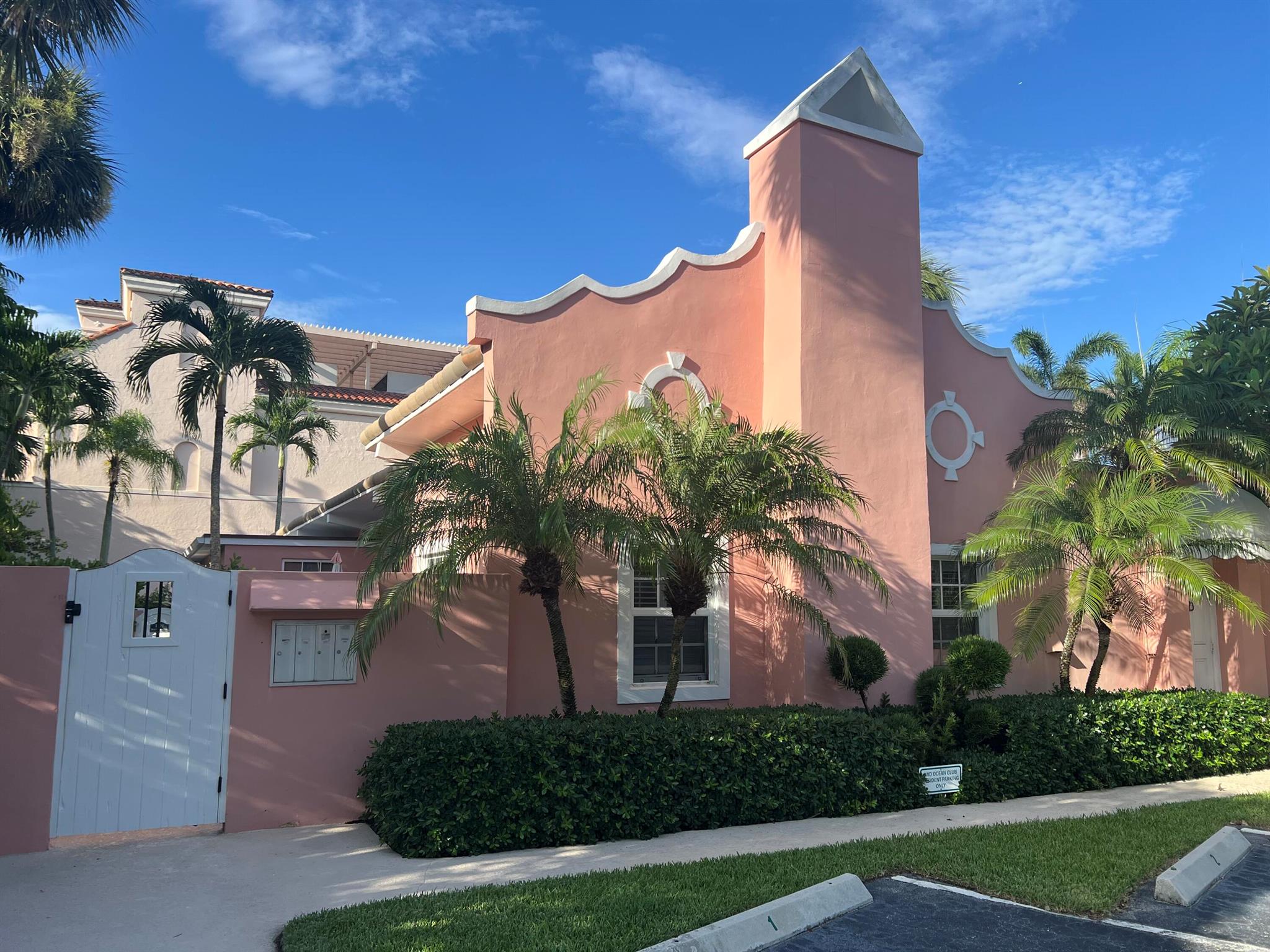 Lovely 1 bedroom,1 bath cottage in desirable Mid Ocean Club with private outdoor area, vaulted ceilings, galley kitchen and pool with off street parking. On the ocean block, one block from Worth Avenue.