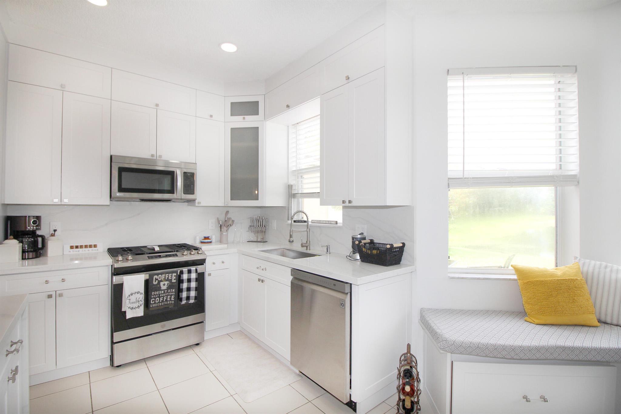 THOROUGHBRED LAKE ESTATES - Residential Lease