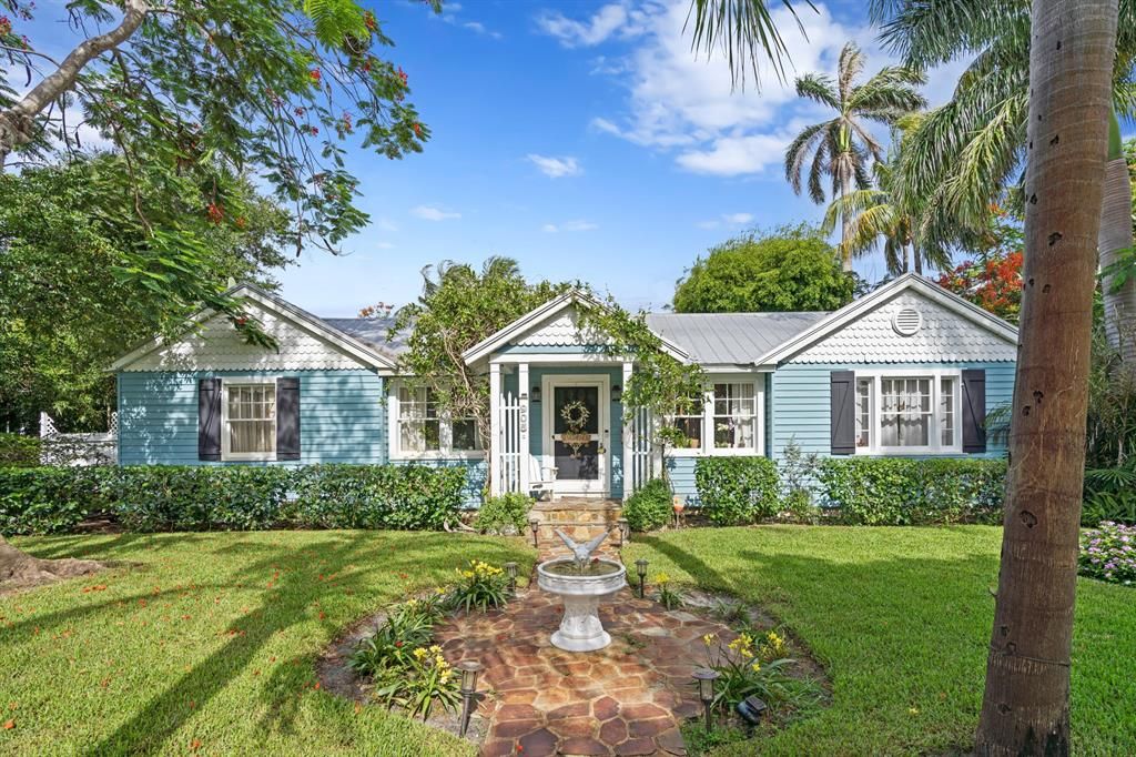 Photo of 905 S Palmway, Lake Worth Beach, FL 33460 (MLS # R10749667)