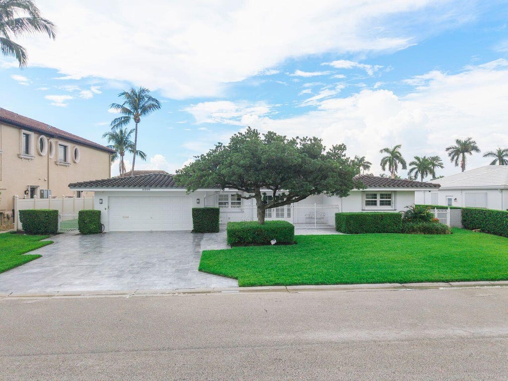 Photo of 3200 NE 59th Street, Fort Lauderdale, FL 33308 (MLS # B26073710)