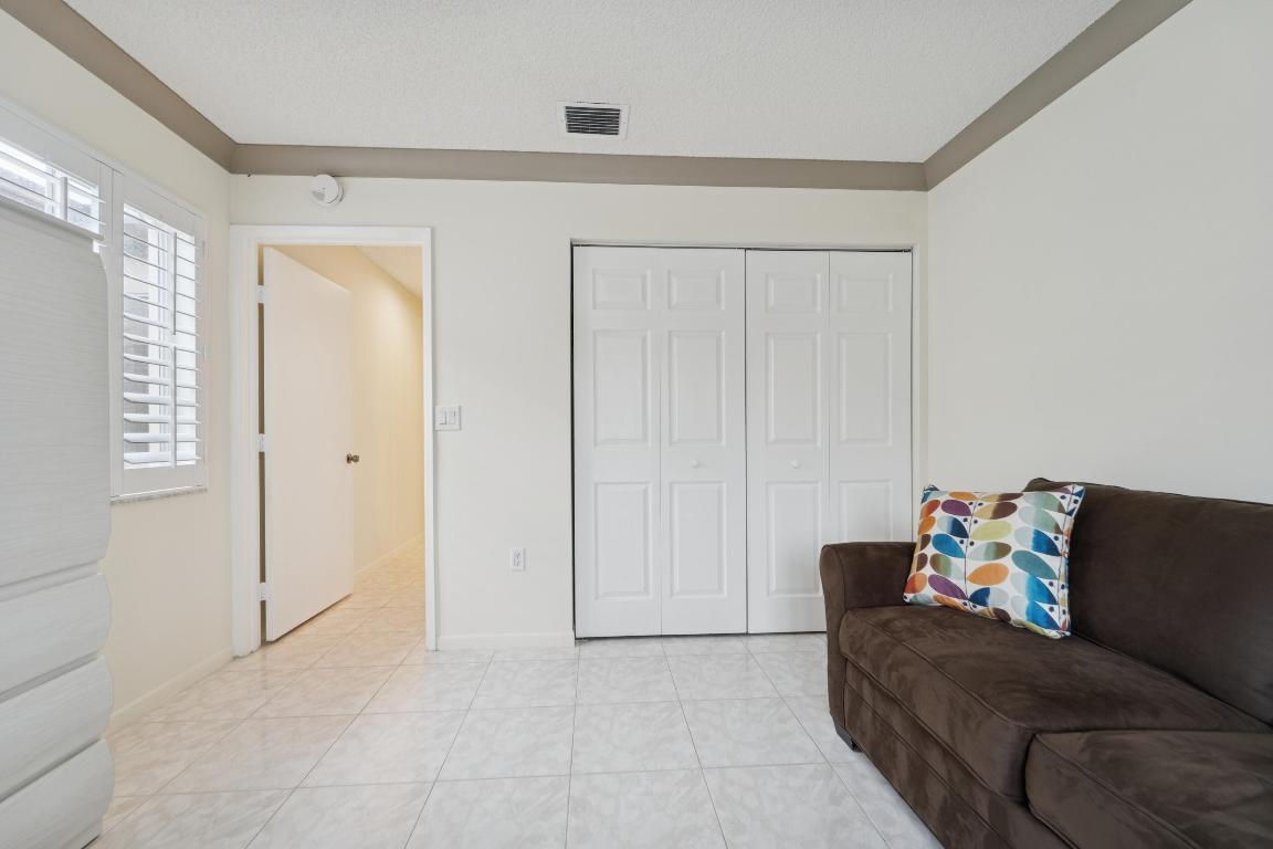 HUNTINGTON POINTE - Residential