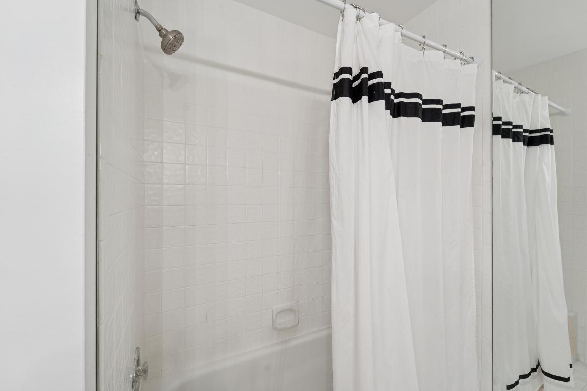 HUNTINGTON POINTE - Residential