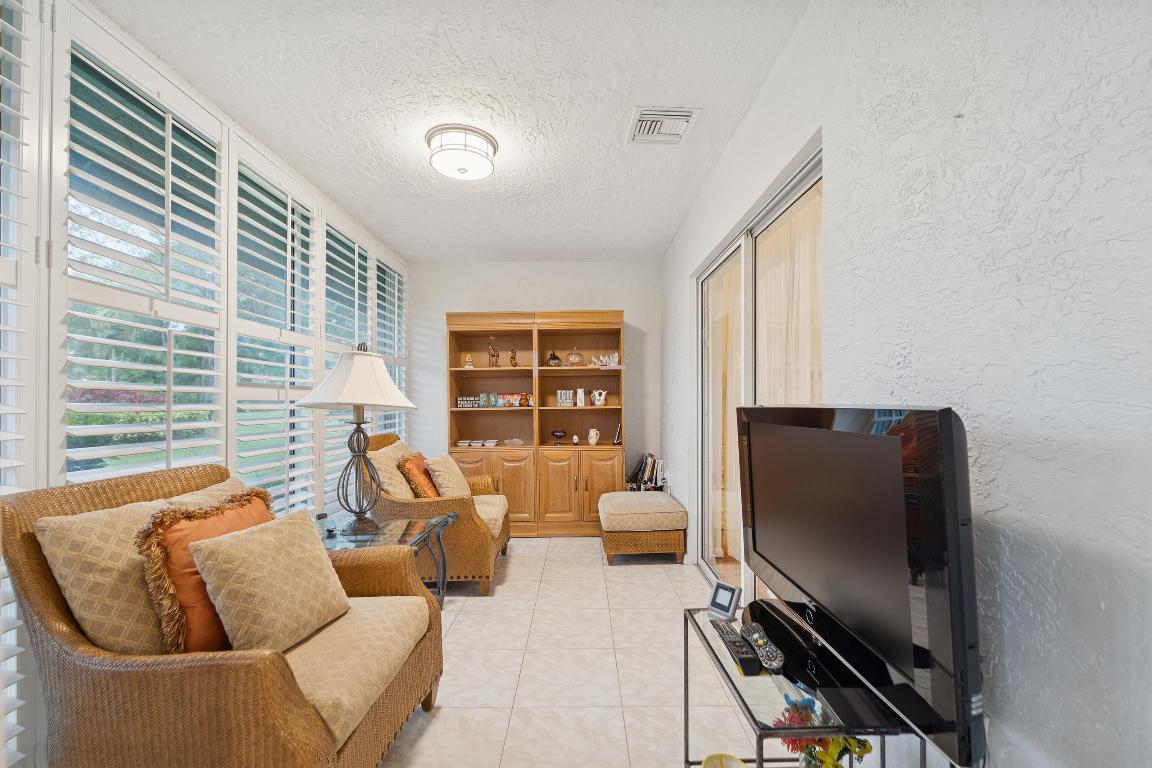 HUNTINGTON POINTE - Residential