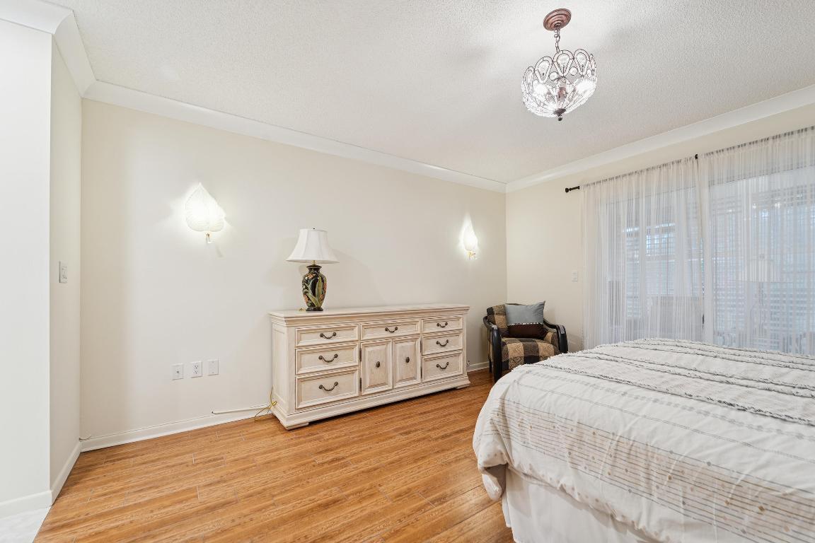 HUNTINGTON POINTE - Residential