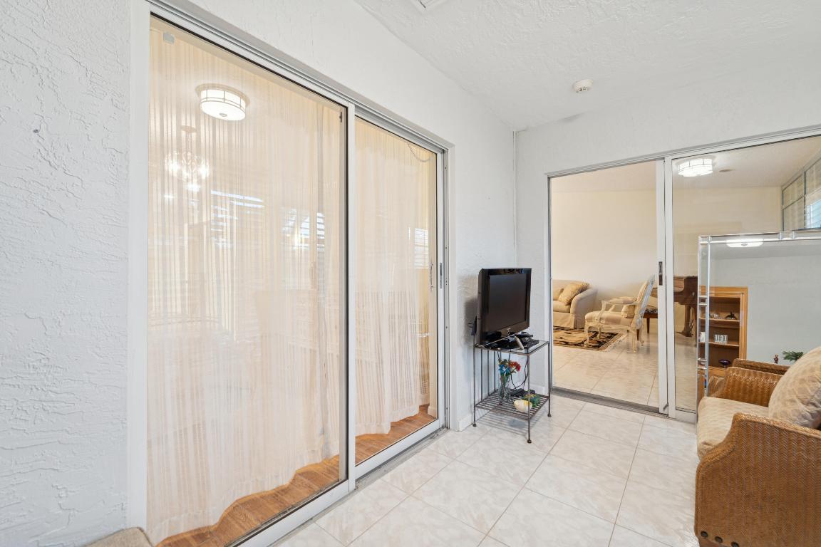 HUNTINGTON POINTE - Residential