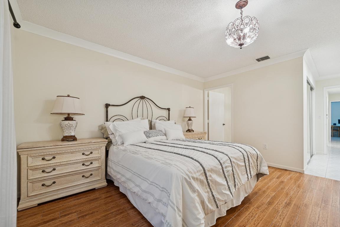 HUNTINGTON POINTE - Residential