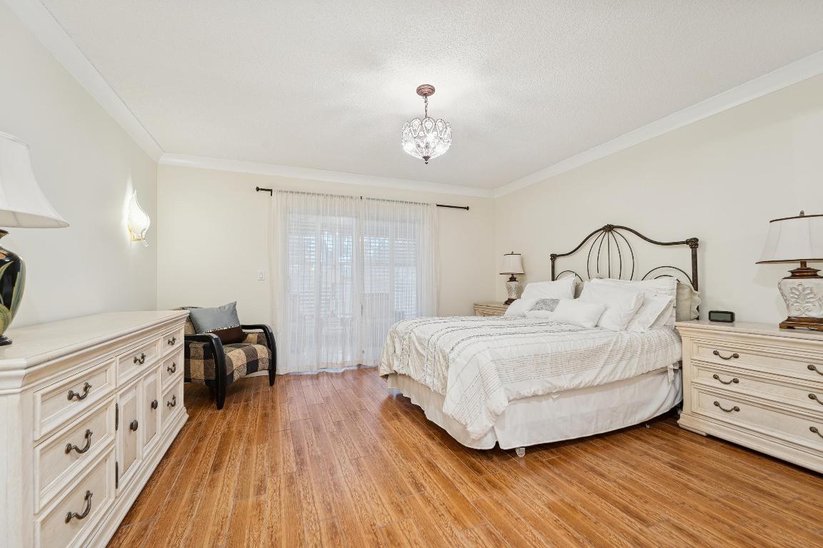 HUNTINGTON POINTE - Residential