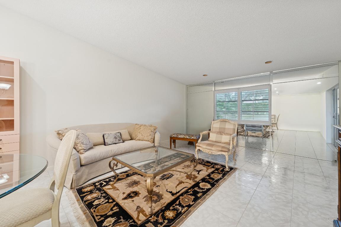 HUNTINGTON POINTE - Residential