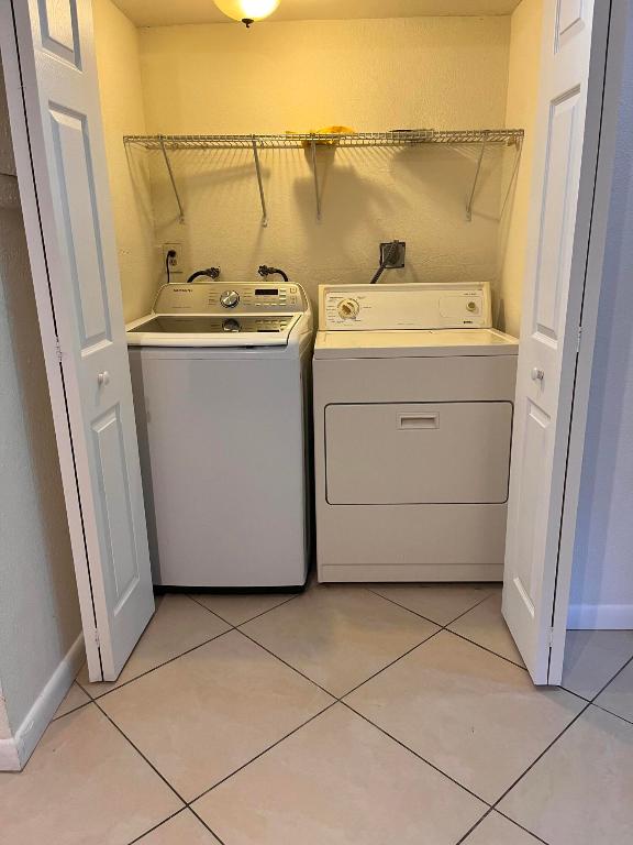 WIMBLEDON AT JACARANDA CONDO - Residential