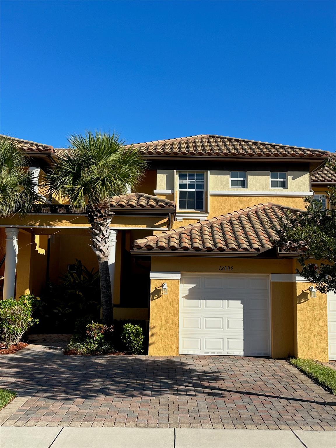 Beautiful and move-in ready 3/2 Townhouse at Cypress Pointe in Heron Bay. featuring marble floors in main areas, wood floors, built-in closets, split bedroom floor plan, stainless steel appliances, wine cooler, full size Washer & Dryer, 3 community pools, tennis courts, racquetball, basketball, water parks for kids, on-site grill at main Clubhouse, hiking trails. Resort Style living community. Parkland Best Schools AAA +++