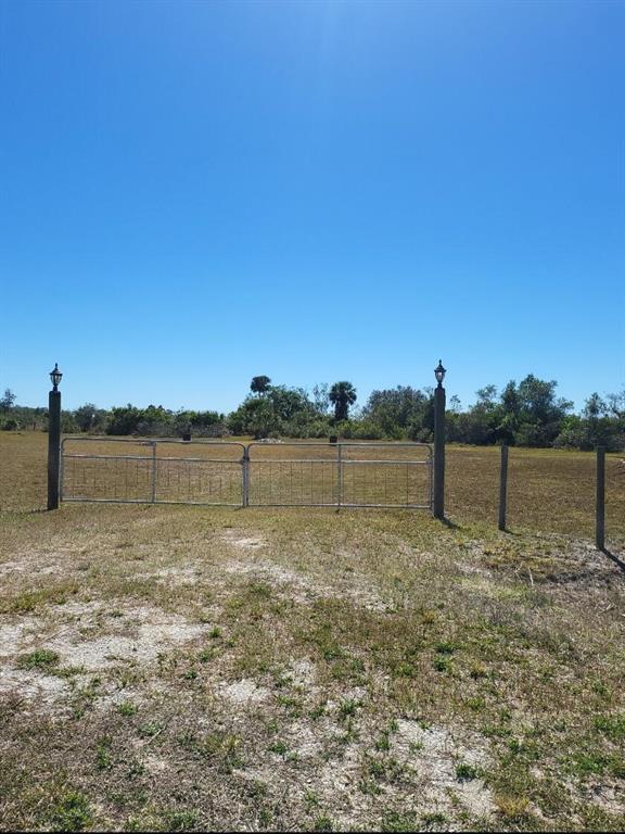 2.5 acer mostly cleared, fenced lot, with a barbedwire and gate entry. Live stock are permitted with proper documentation. Buyer must verify with zoning regarding RV, boat or ATV parking. Mobile homes or manufactured homes must comply with city zoning. No Tiny or container homes. No home owners association. Lot dimensions are the responsibility of the buyer.