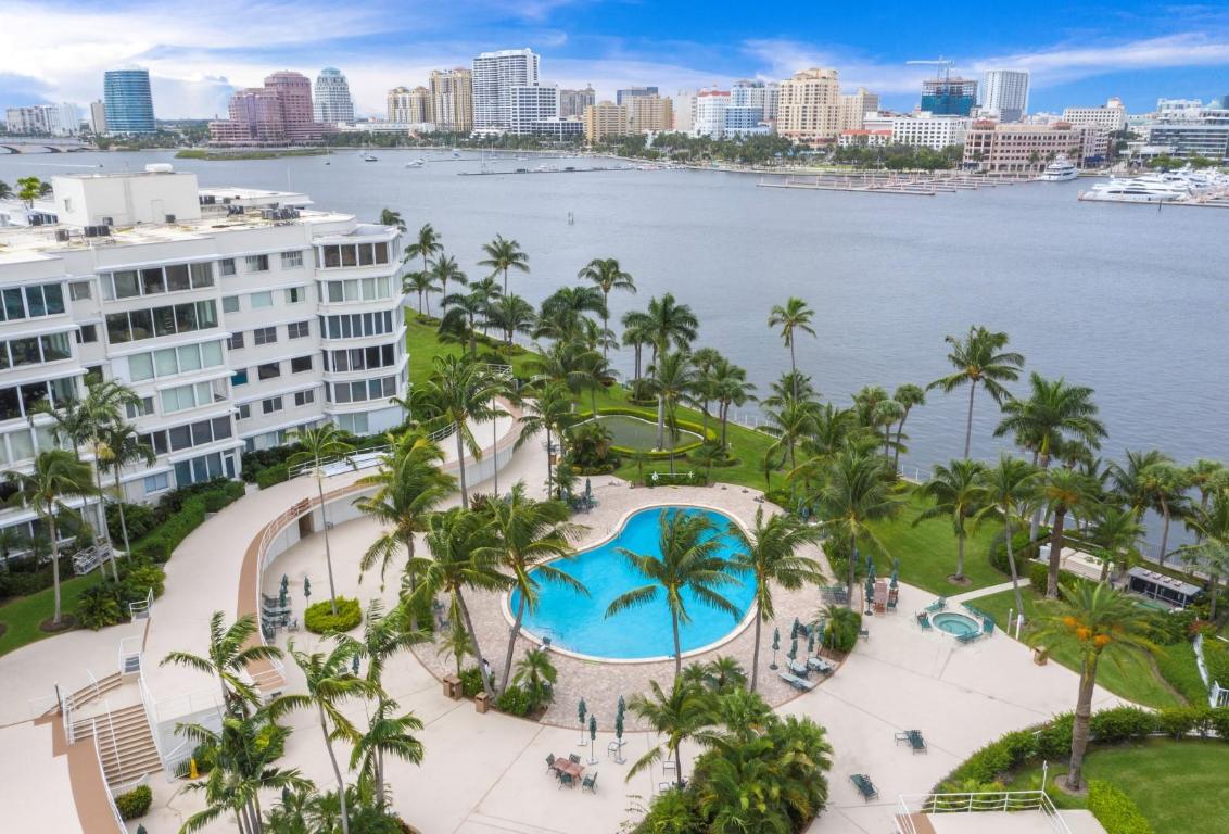 PALM BEACH TOWERS CONDO - Residential