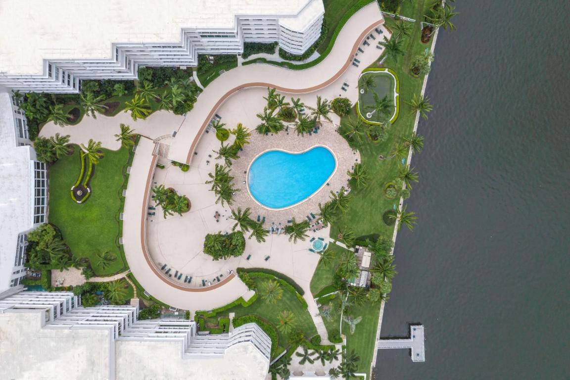 PALM BEACH TOWERS CONDO - Residential