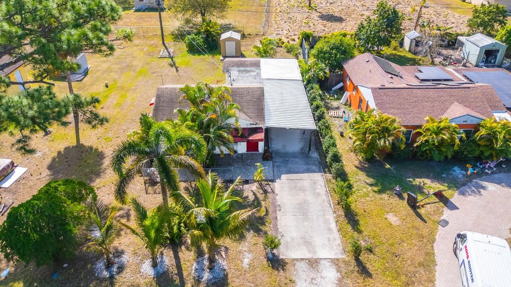 Photo of 4001 Avenue O, Fort Pierce, FL 34947 (MLS # R11156919)