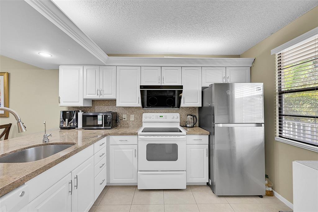6109 Balboa Cir 305