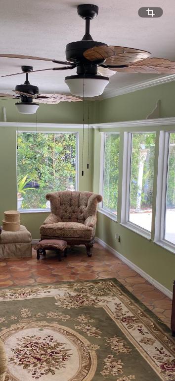 437 NE Bayberry Lane