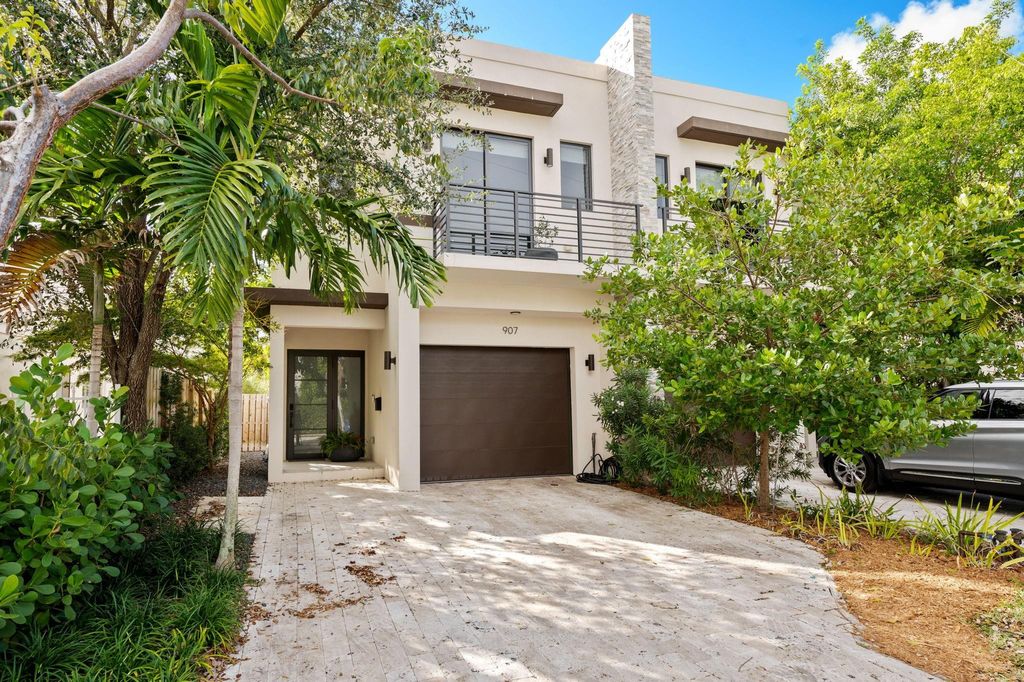 Photo of 907 NE 16th Avenue, Fort Lauderdale, FL 33304 (MLS # F10550265)