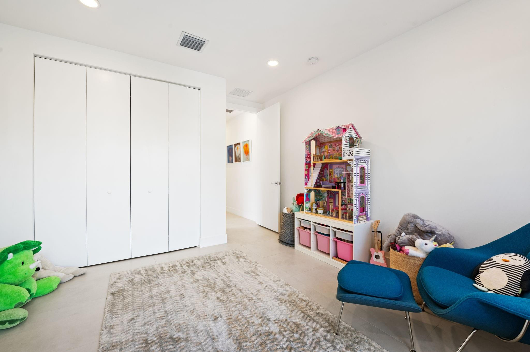 VICTOIRA PARK TOWNHOMES - Residential