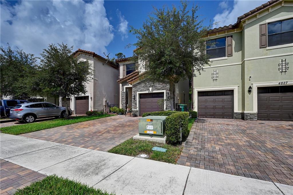 Sabal Palm By Prestige 17 - Residential