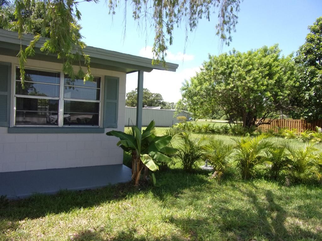 Photo of 4659 S 25th Street, Fort Pierce, FL 34981 (MLS # R10943250)