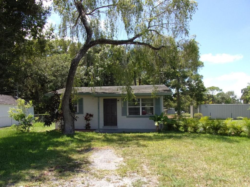 Photo of 4659 S 25th Street, Fort Pierce, FL 34981 (MLS # R10943250)
