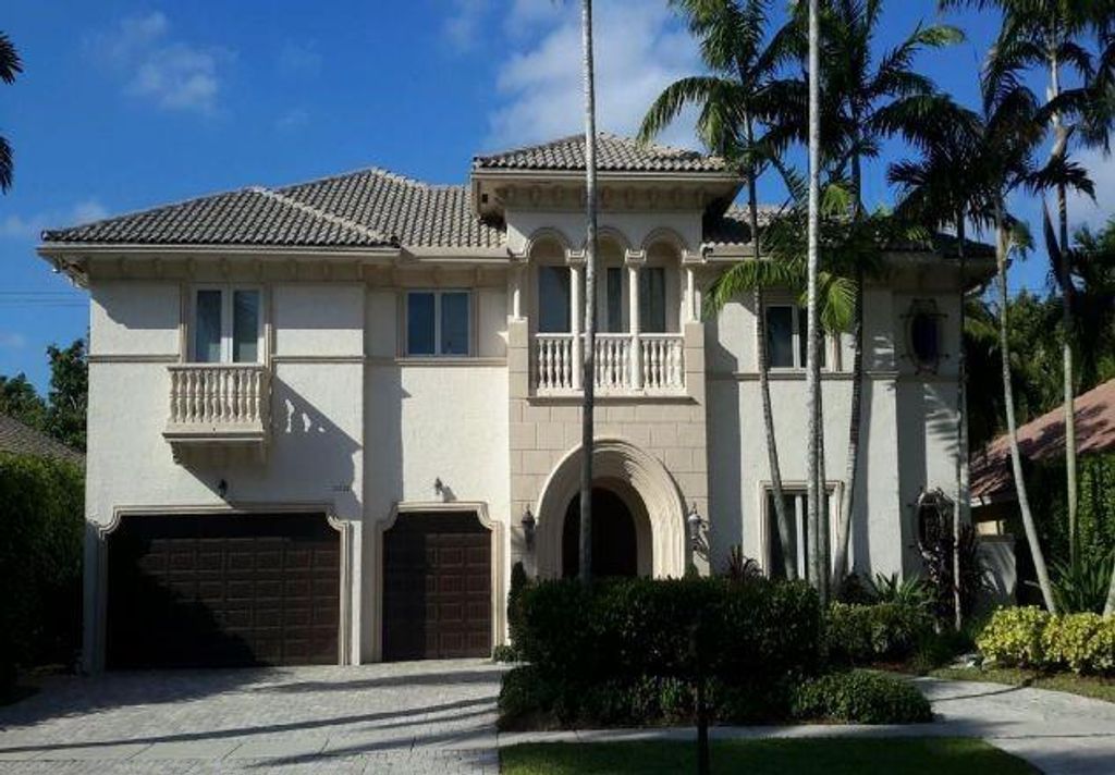 Photo of 10820 Blue Palm St, Plantation, FL 33324 (MLS # F10294967)