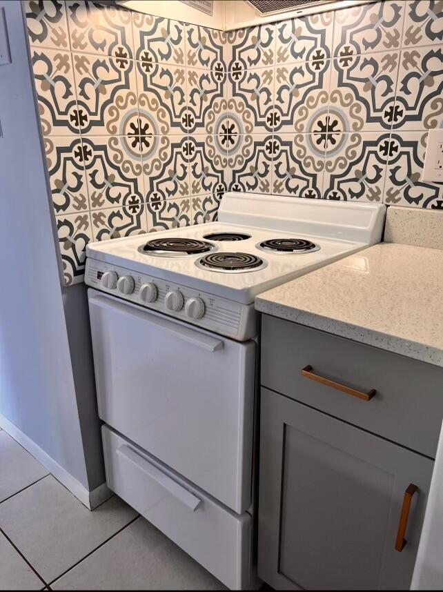 CARLTON VILLAS OF HUTCHIN - Residential Lease