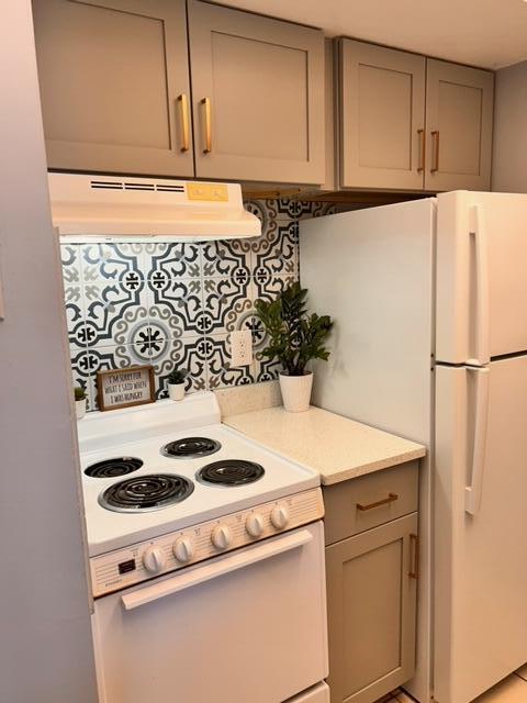 CARLTON VILLAS OF HUTCHIN - Residential Lease