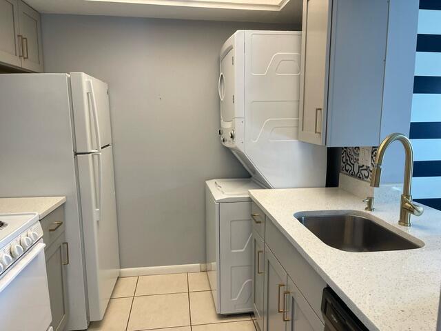 CARLTON VILLAS OF HUTCHIN - Residential Lease