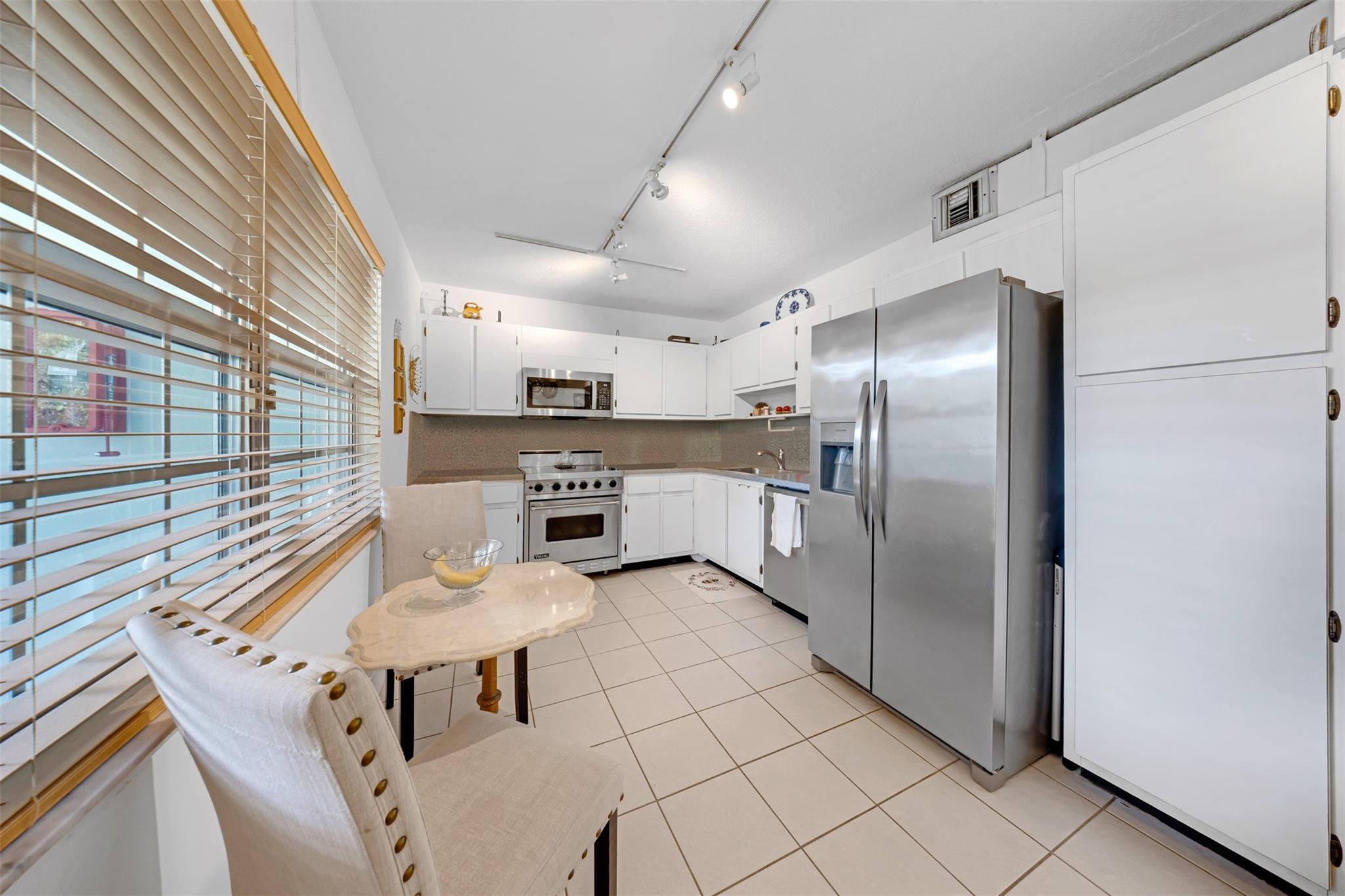 PALM-AIRE COUNTRY CLUB - Residential