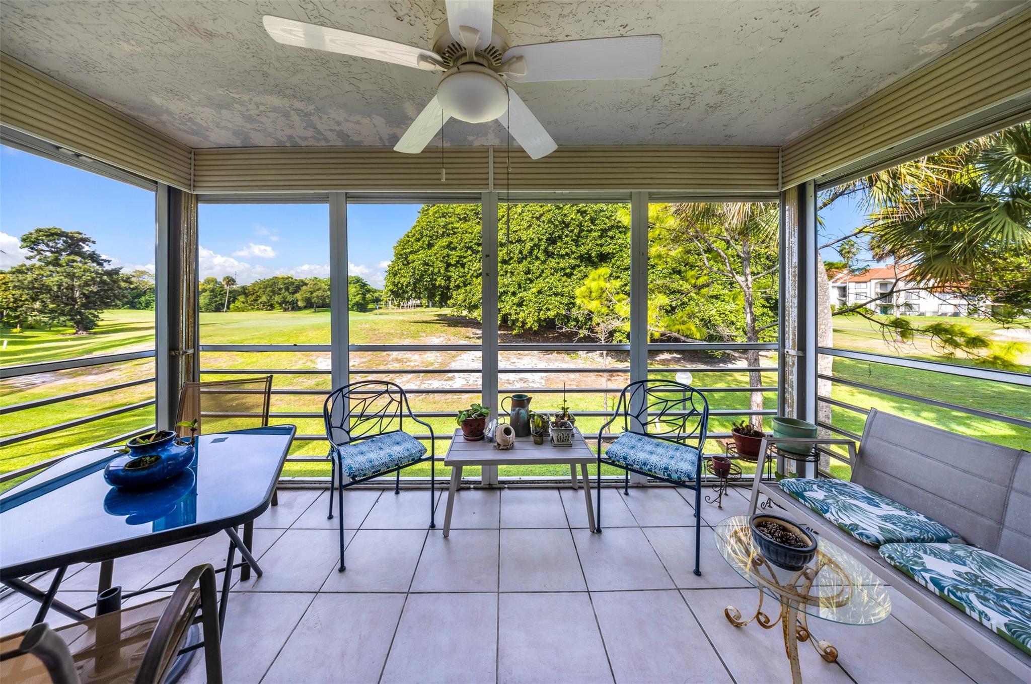 PALM-AIRE COUNTRY CLUB - Residential