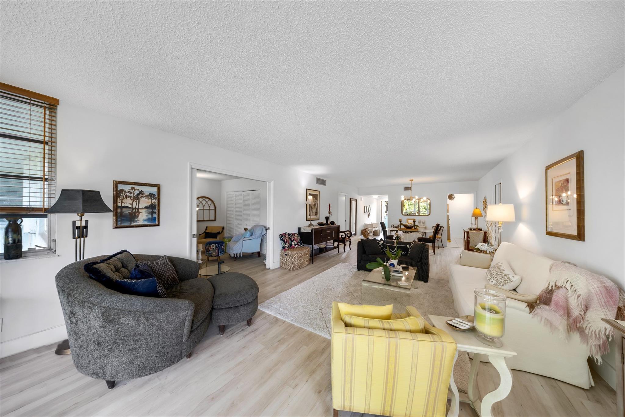 PALM-AIRE COUNTRY CLUB - Residential