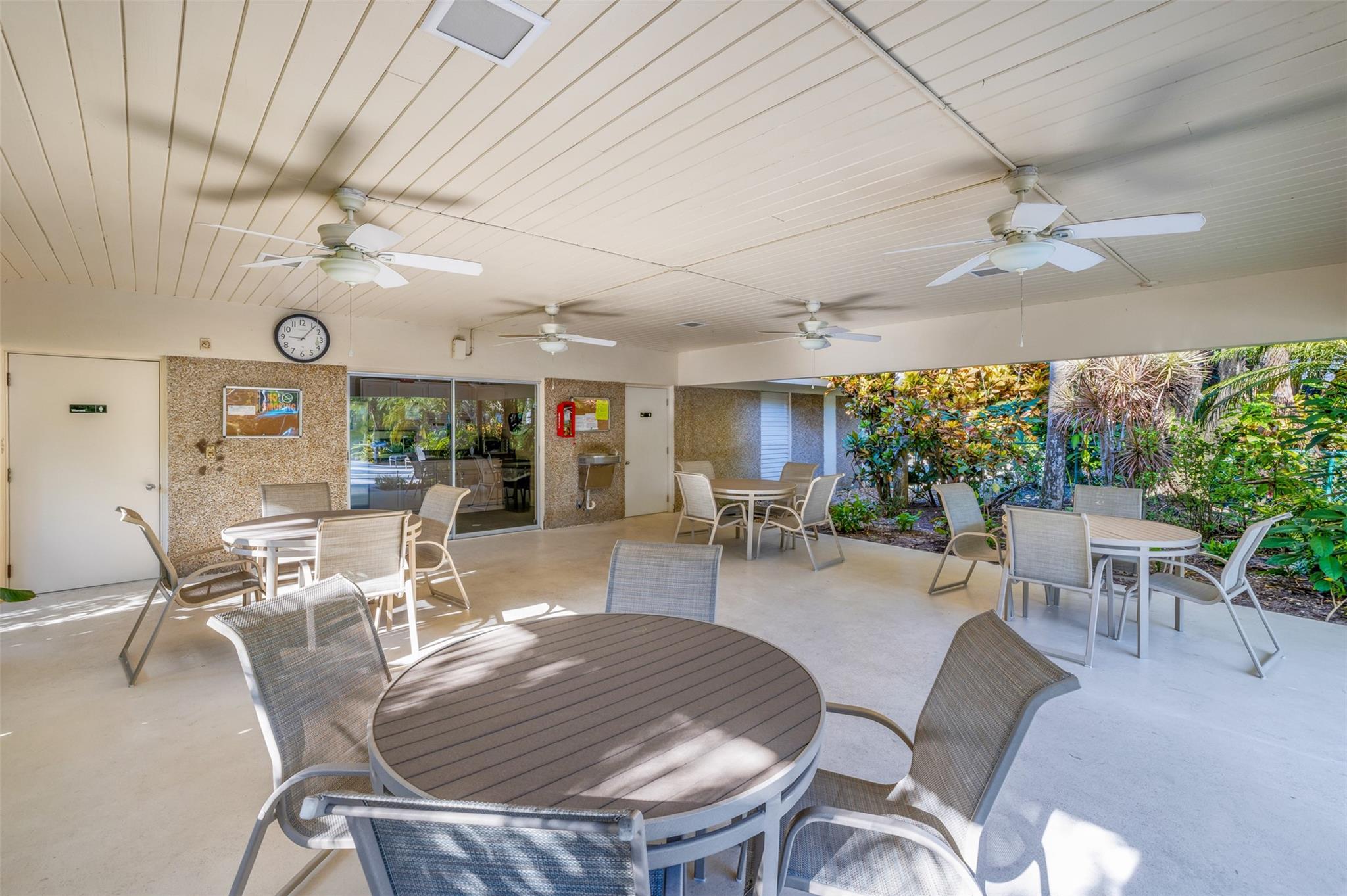 PALM-AIRE COUNTRY CLUB - Residential