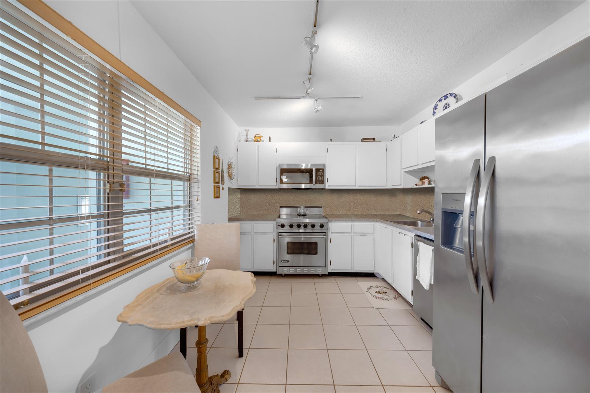 PALM-AIRE COUNTRY CLUB - Residential