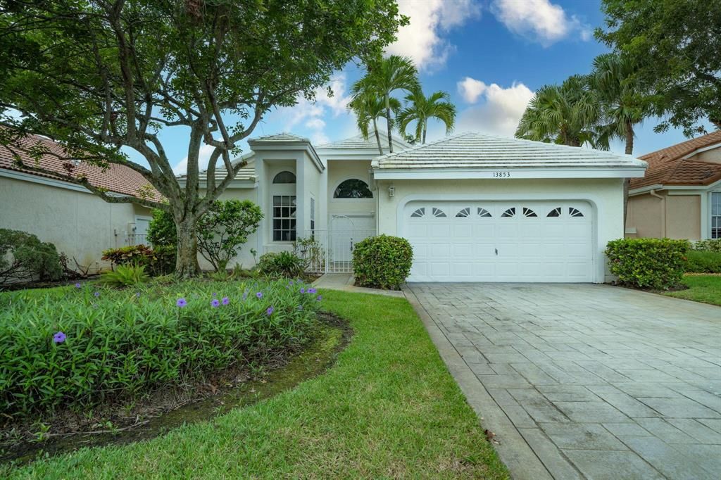 Photo of 13853 Palm Grove Place, Palm Beach Gardens, FL 33418 (MLS # R10761286)