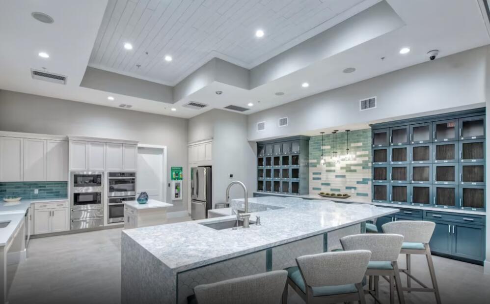 DEL WEBB TRADITION - Residential