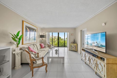 Condominium in Lauderdale By The Sea FL 4117 Bougainvilla Dr Dr 8.jpg