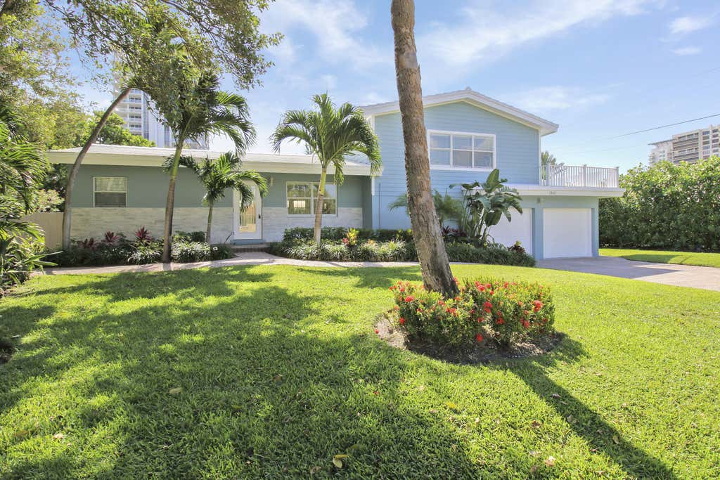 Photo of 1310 Manor Drive, Singer Island, FL 33404 (MLS # R10989119)