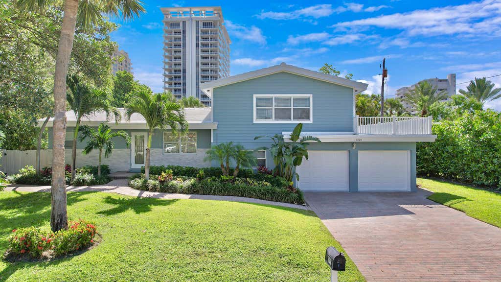 Photo of 1310 Manor Drive, Singer Island, FL 33404 (MLS # R10989119)