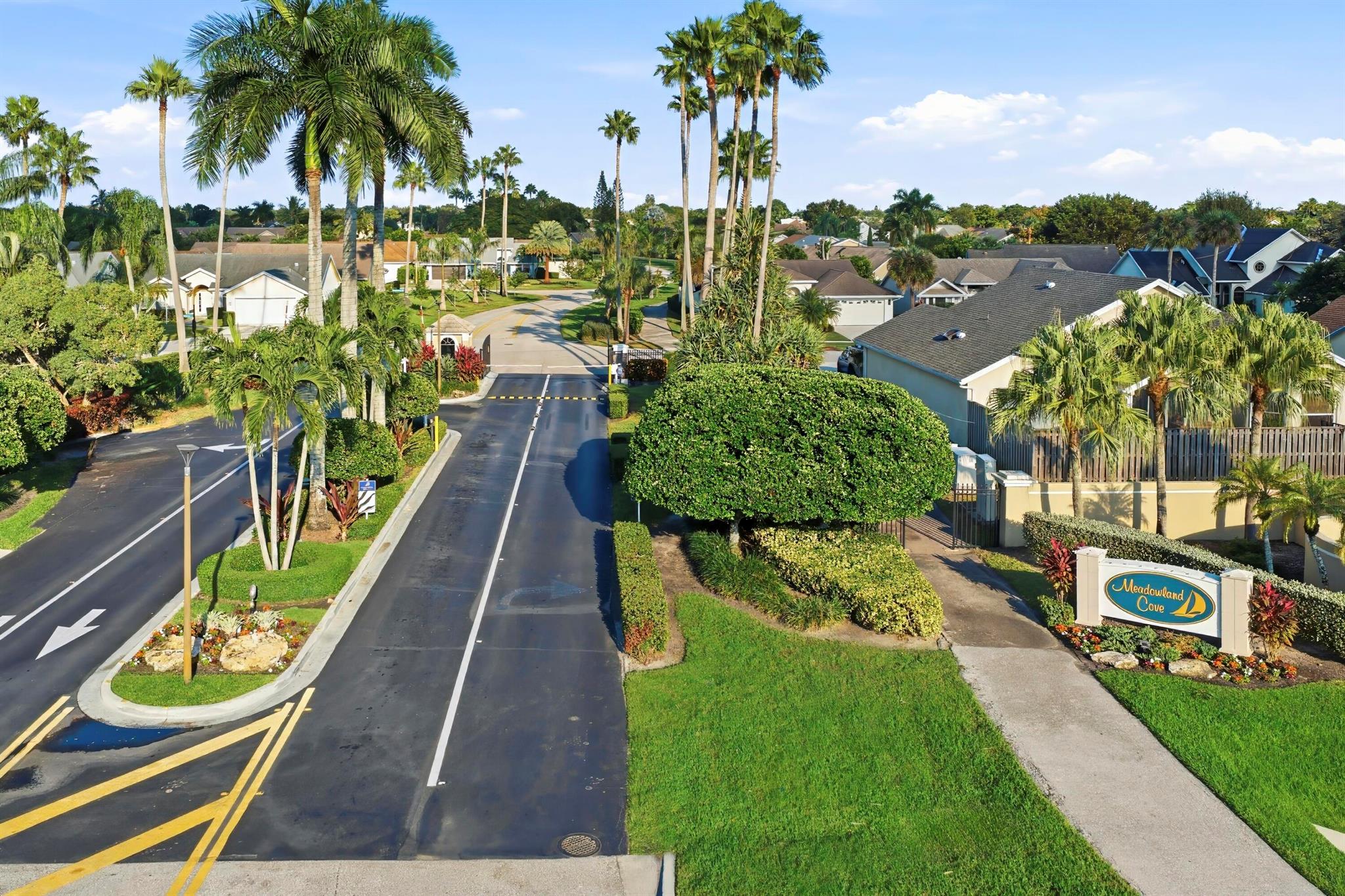 1599 Windship Circle, Wellington, FL, 33414/$469,999 3 1599 Windship Circle