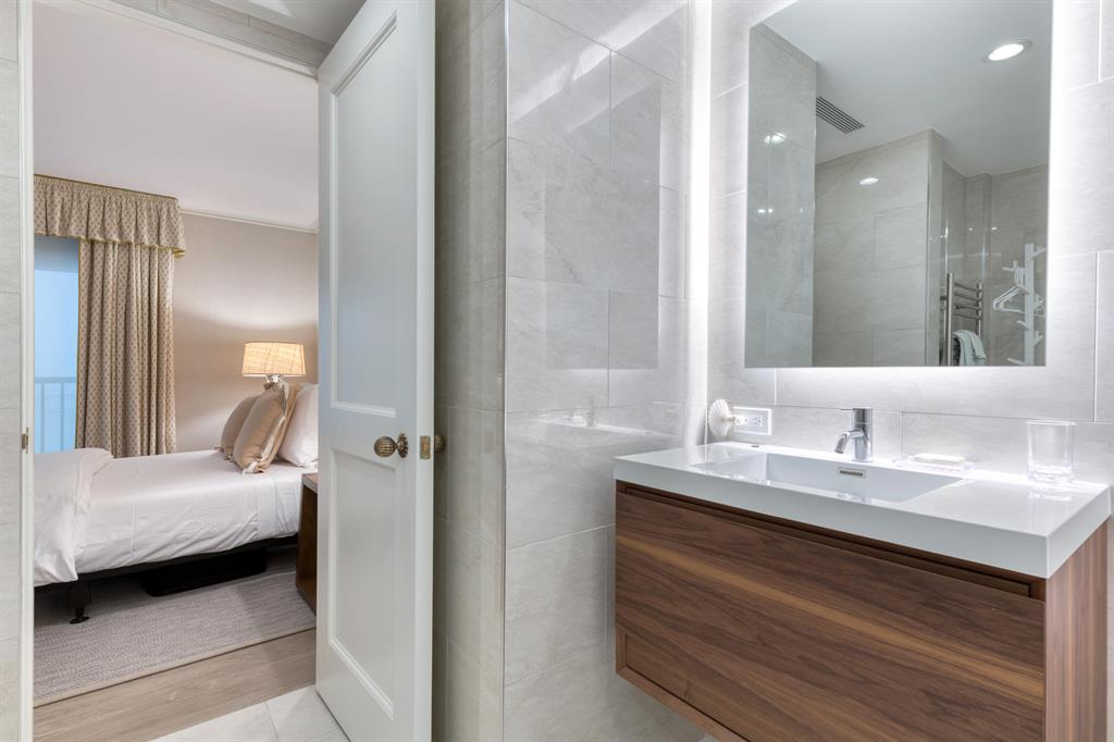 FOUR HUNDRED SO OCEAN BLVD CONDO - Residential