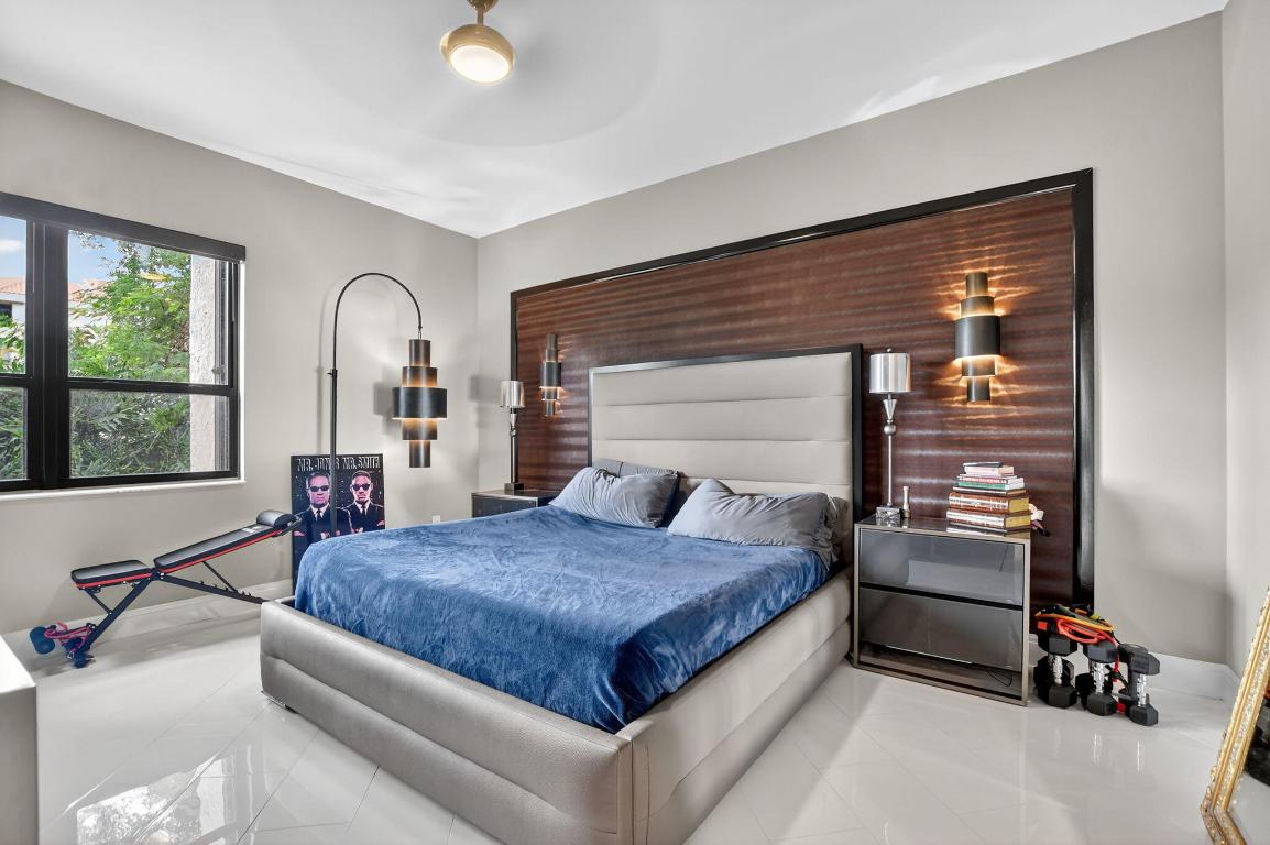 LA PAZ AT BOCA POINTE - Residential