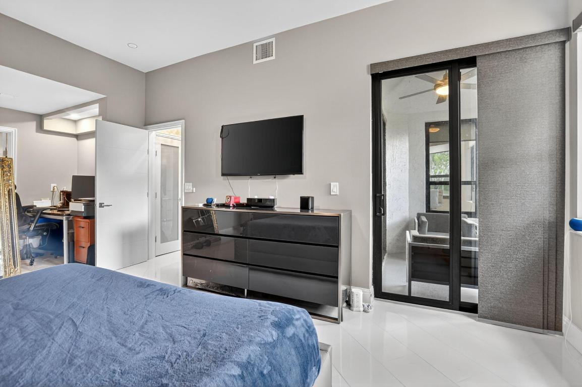 LA PAZ AT BOCA POINTE - Residential