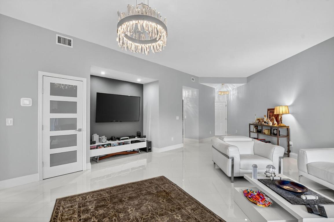 LA PAZ AT BOCA POINTE - Residential