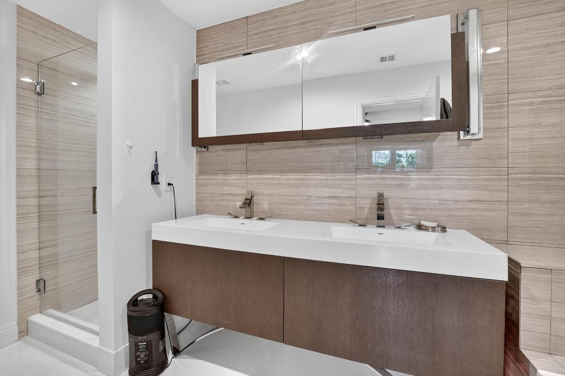 LA PAZ AT BOCA POINTE - Residential