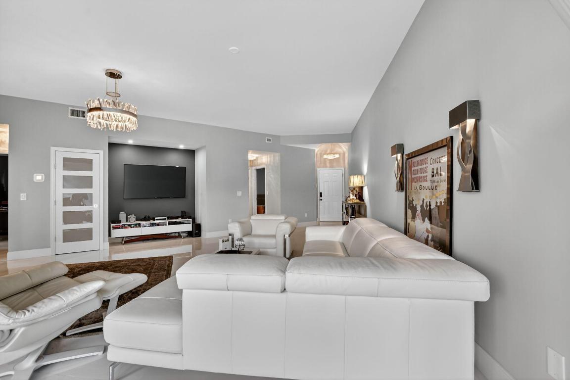 LA PAZ AT BOCA POINTE - Residential