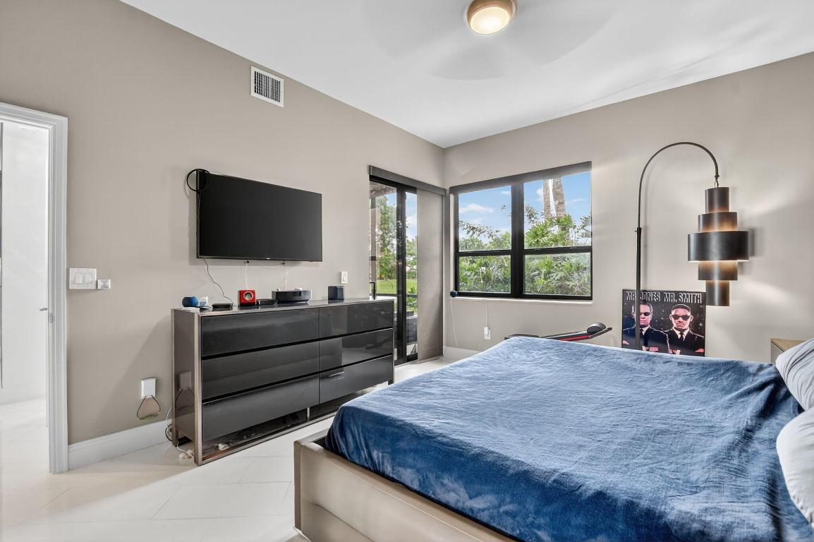 LA PAZ AT BOCA POINTE - Residential