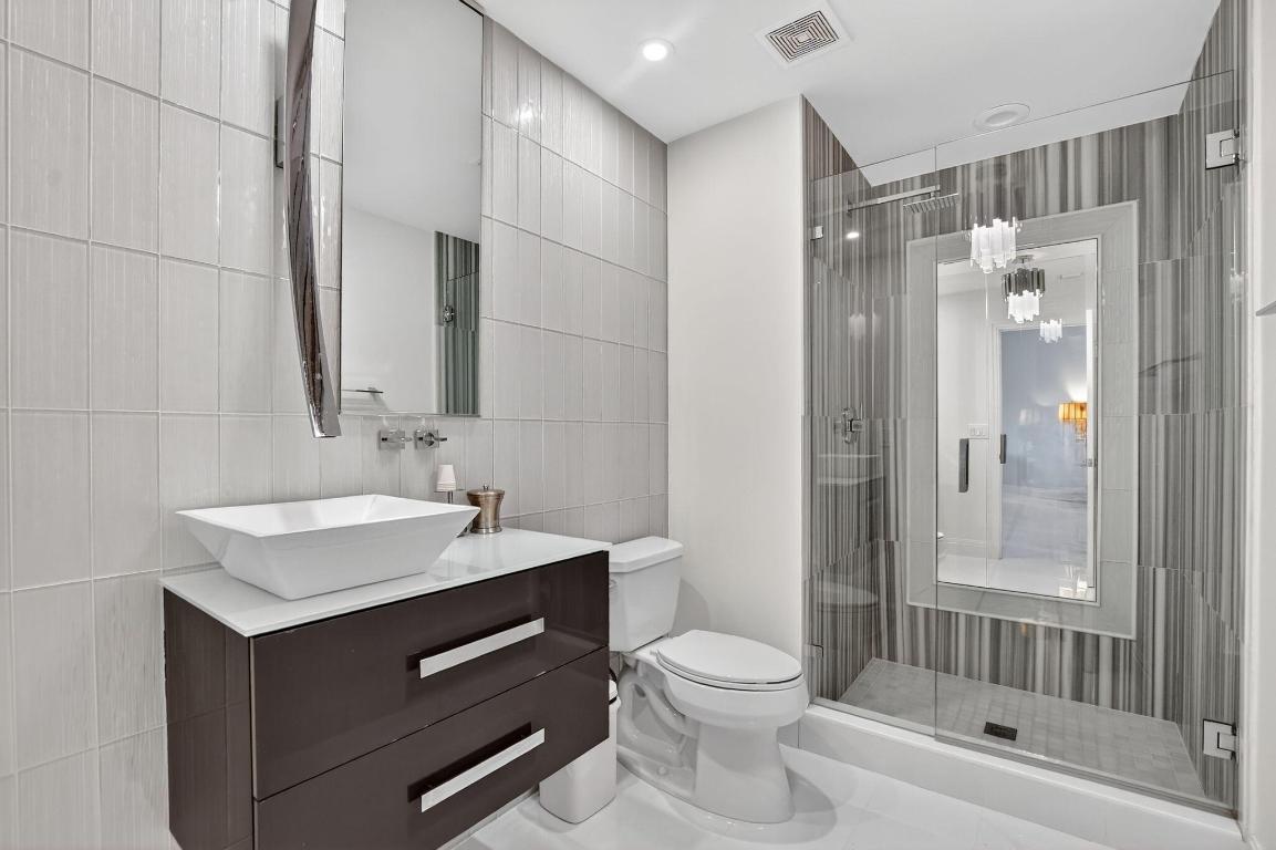 LA PAZ AT BOCA POINTE - Residential