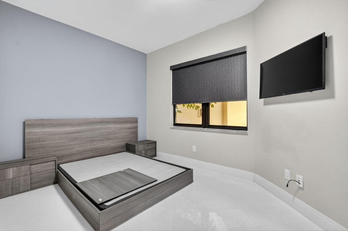 LA PAZ AT BOCA POINTE - Residential